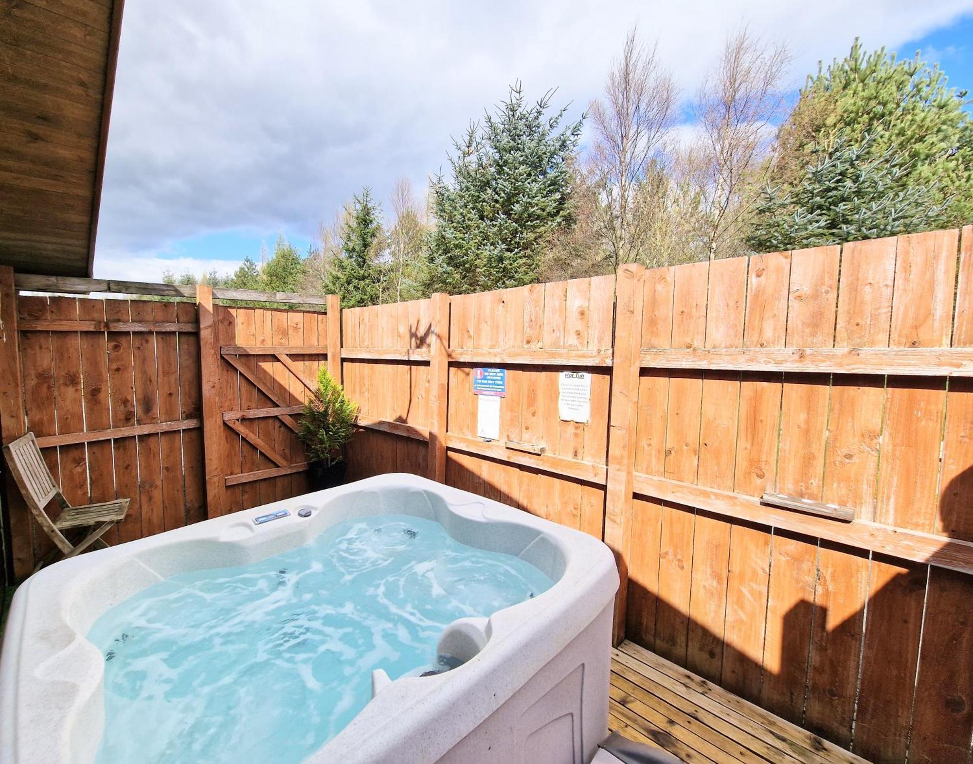 Lomond 4 With Private Hot Tub - Fife - Loch Leven - Lomond Hills Villa Kelty Exterior photo